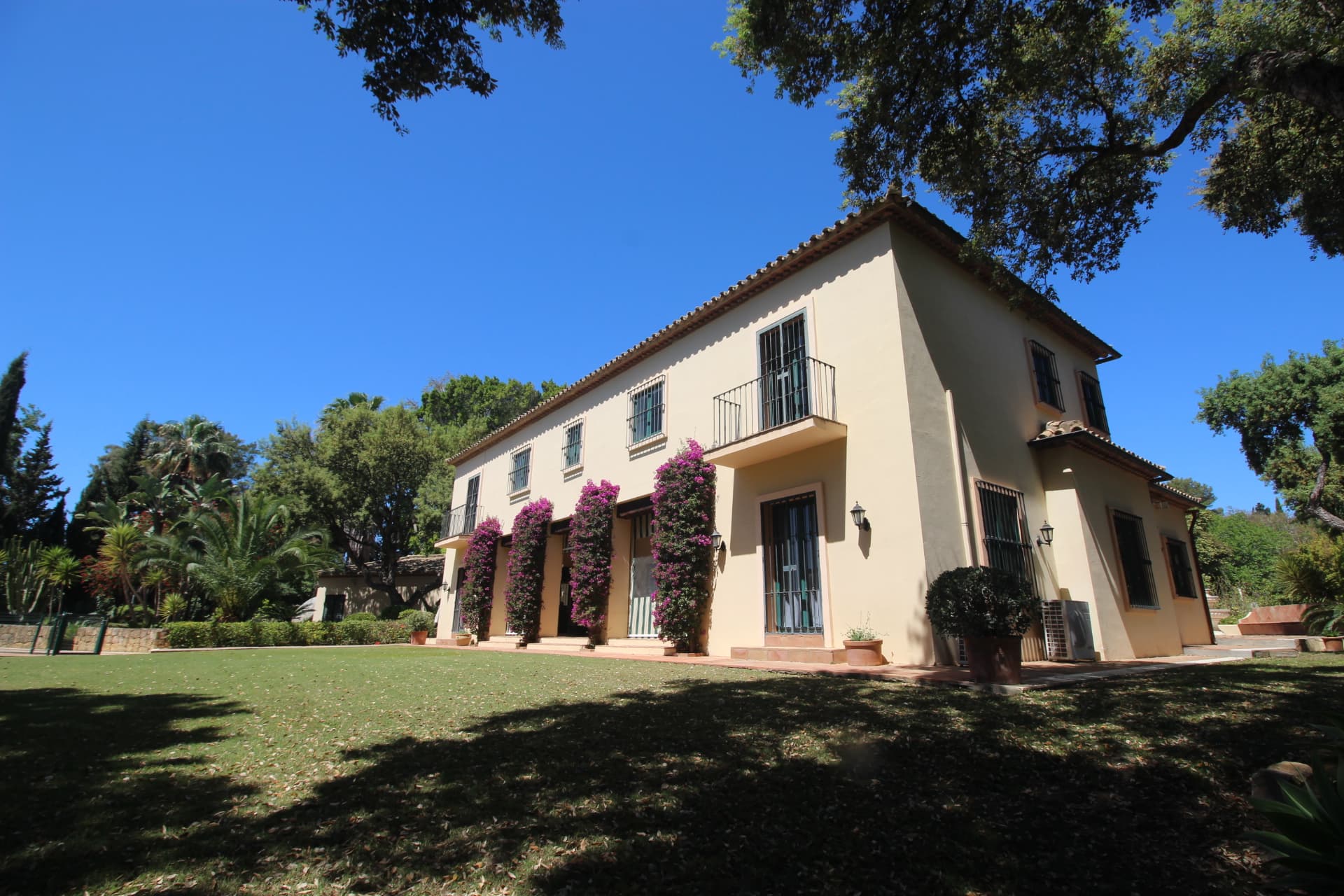 6-bed Villa in Sotogrande Alto