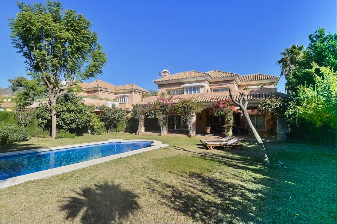 4-bed Villa in Nueva Andalucia