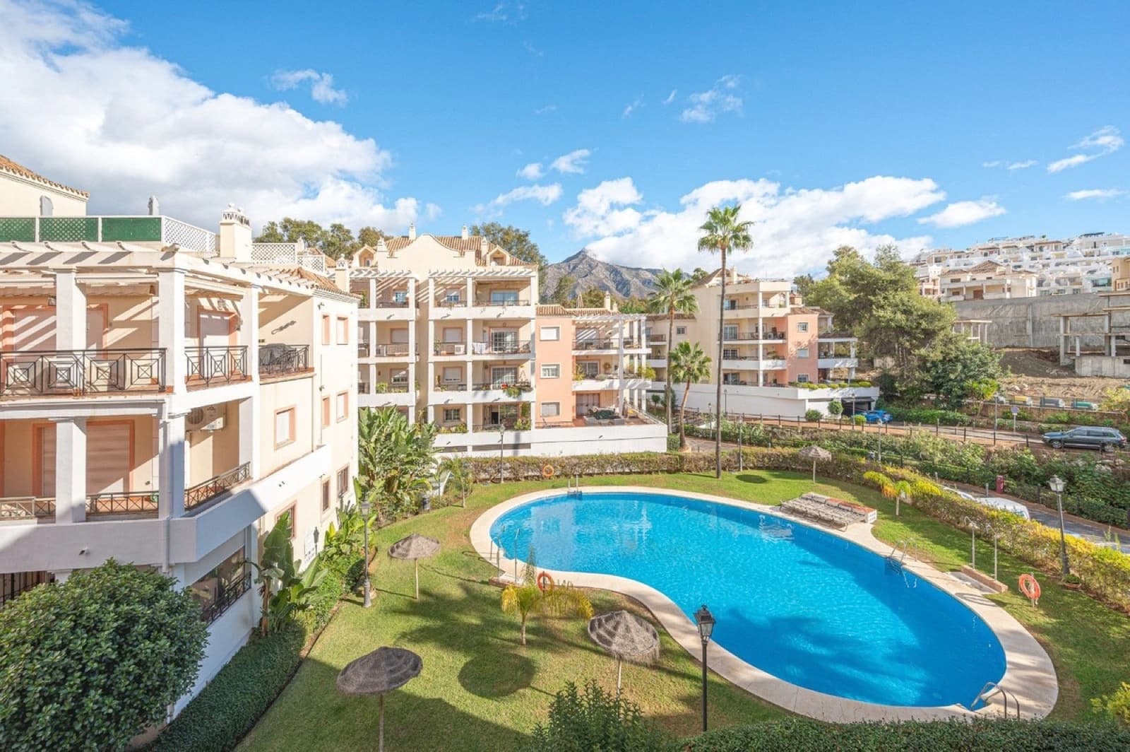 2-bed Apartment in Nueva Andalucia
