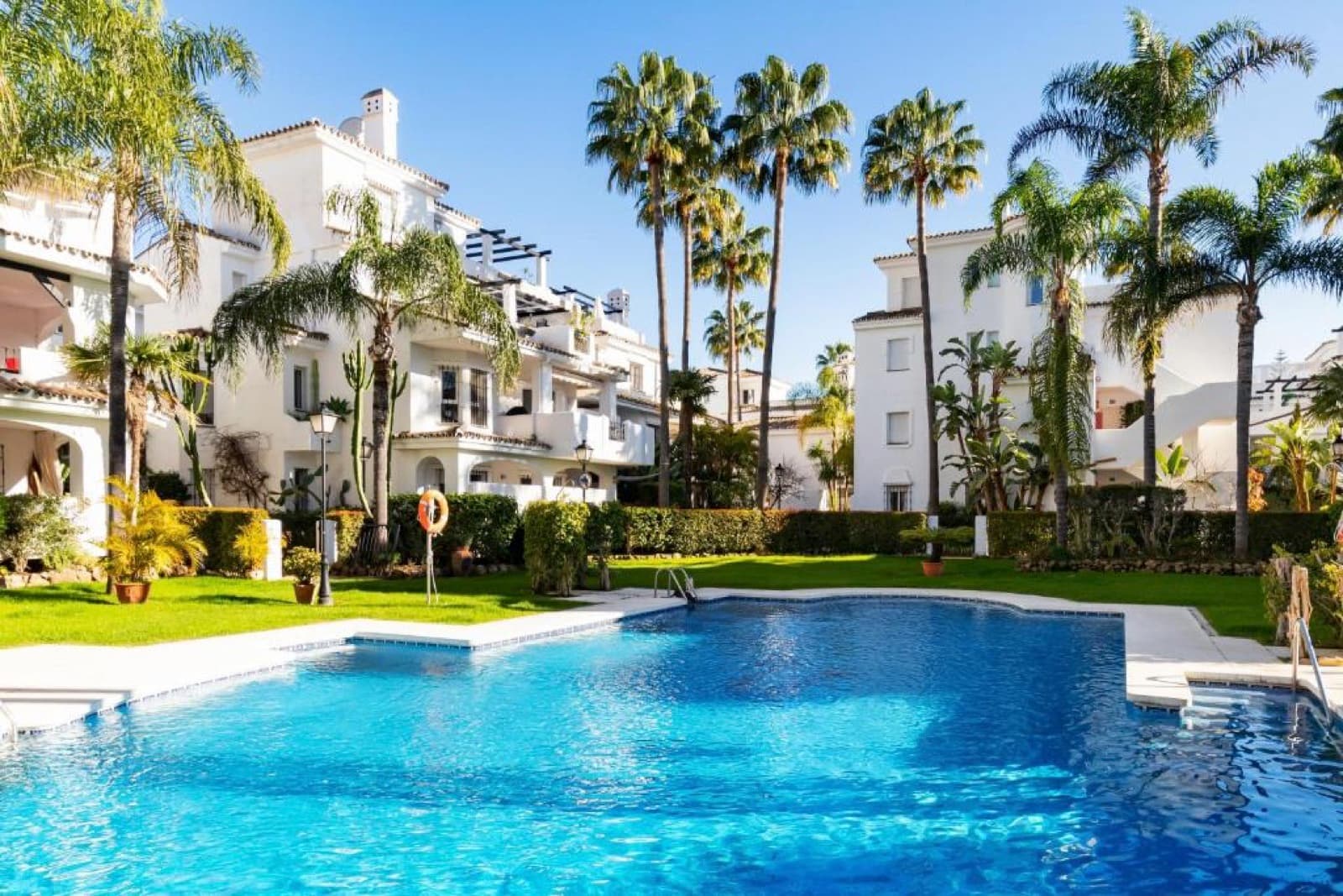 2-bed Apartment in Nueva Andalucia