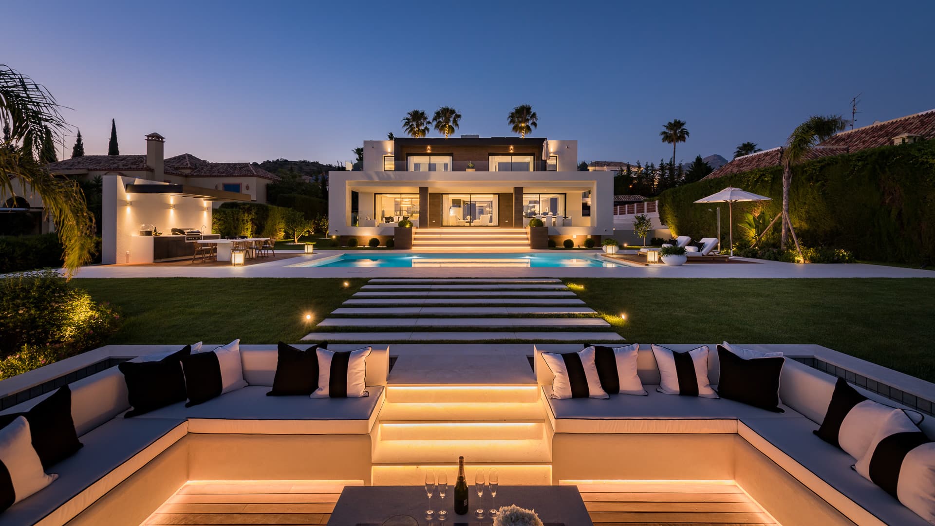 6-bed Villa in Nueva Andalucia