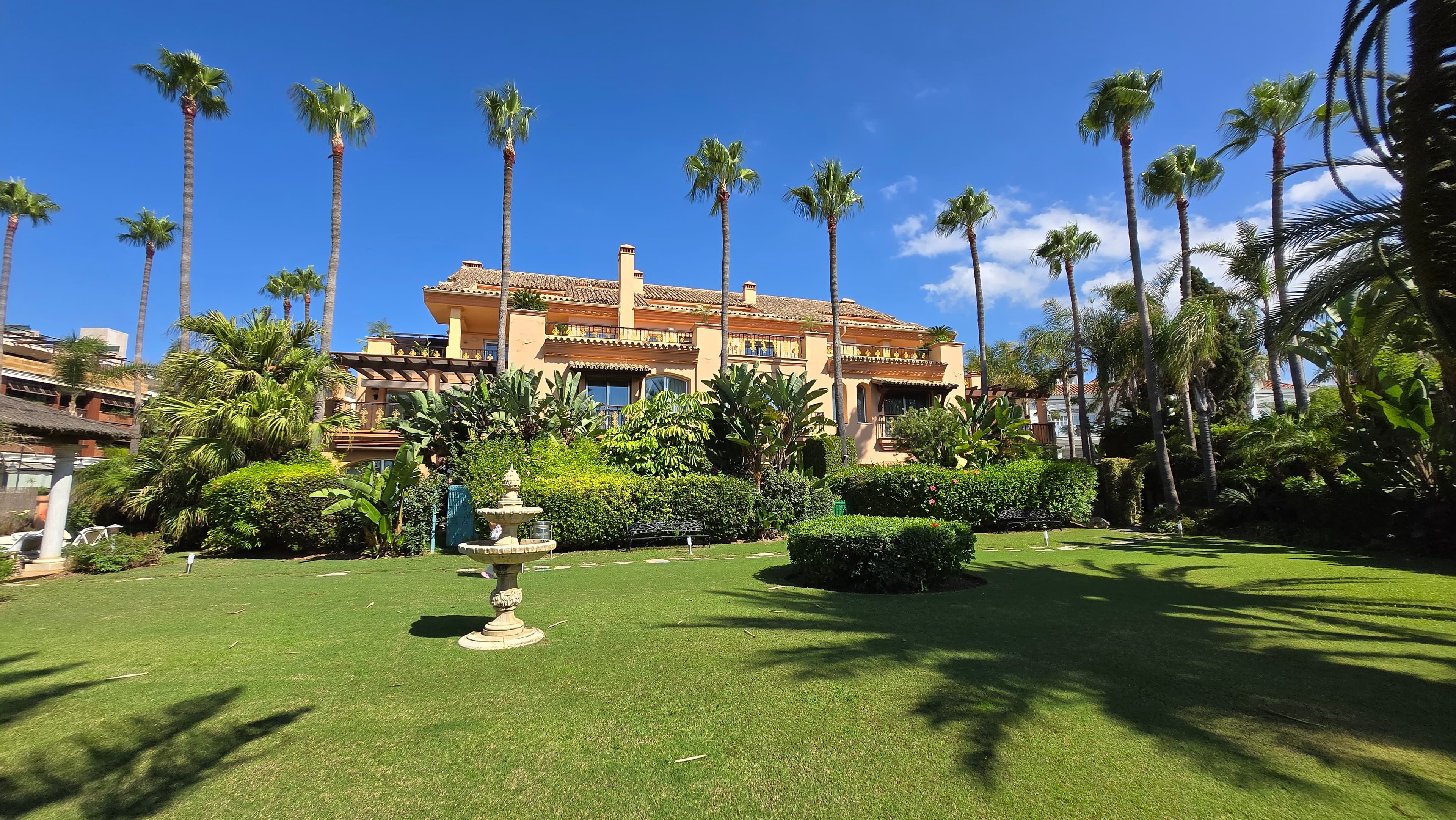 2-bed Apartment in Marbella - Puerto Banus