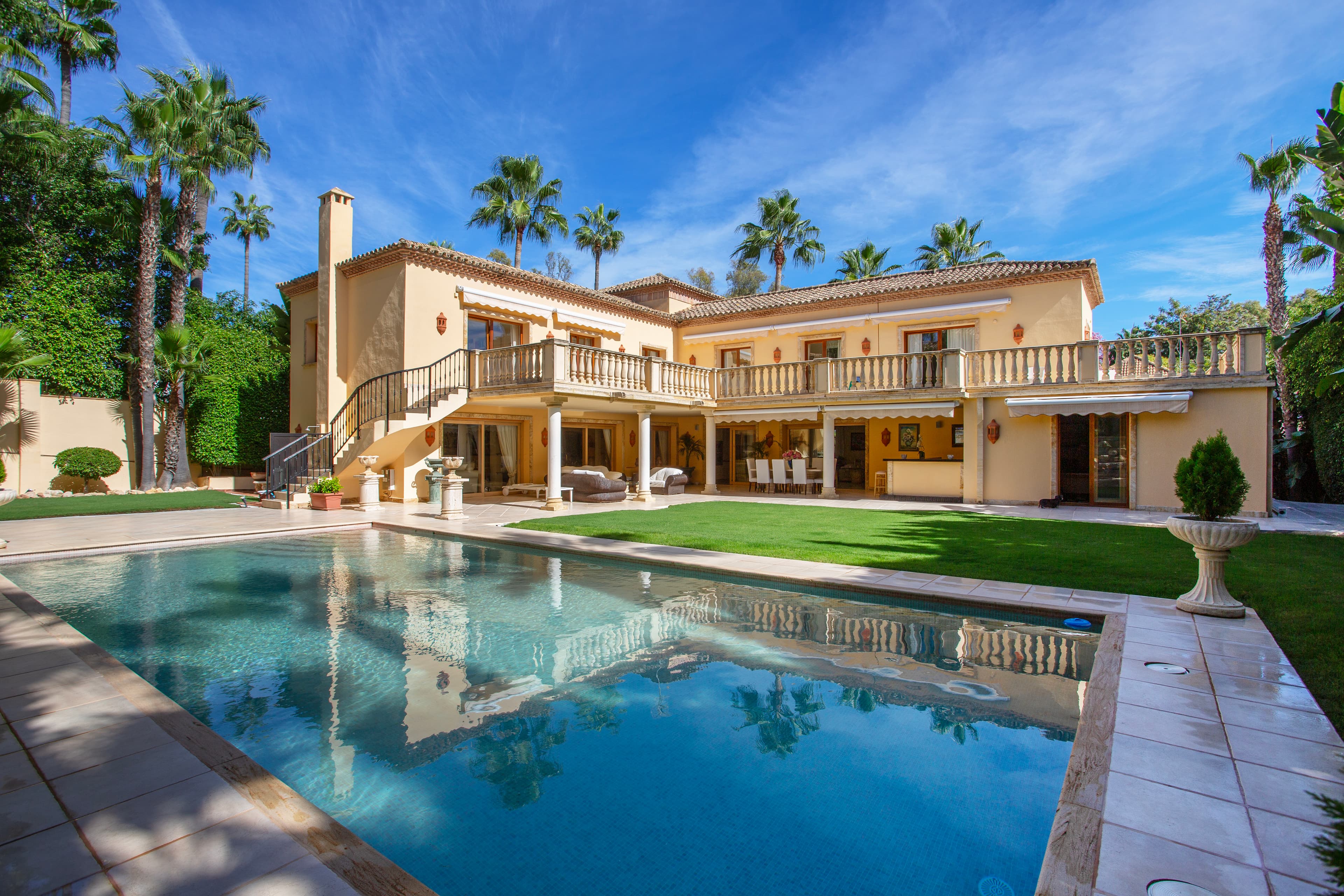 5-bed Villa in Nueva Andalucia