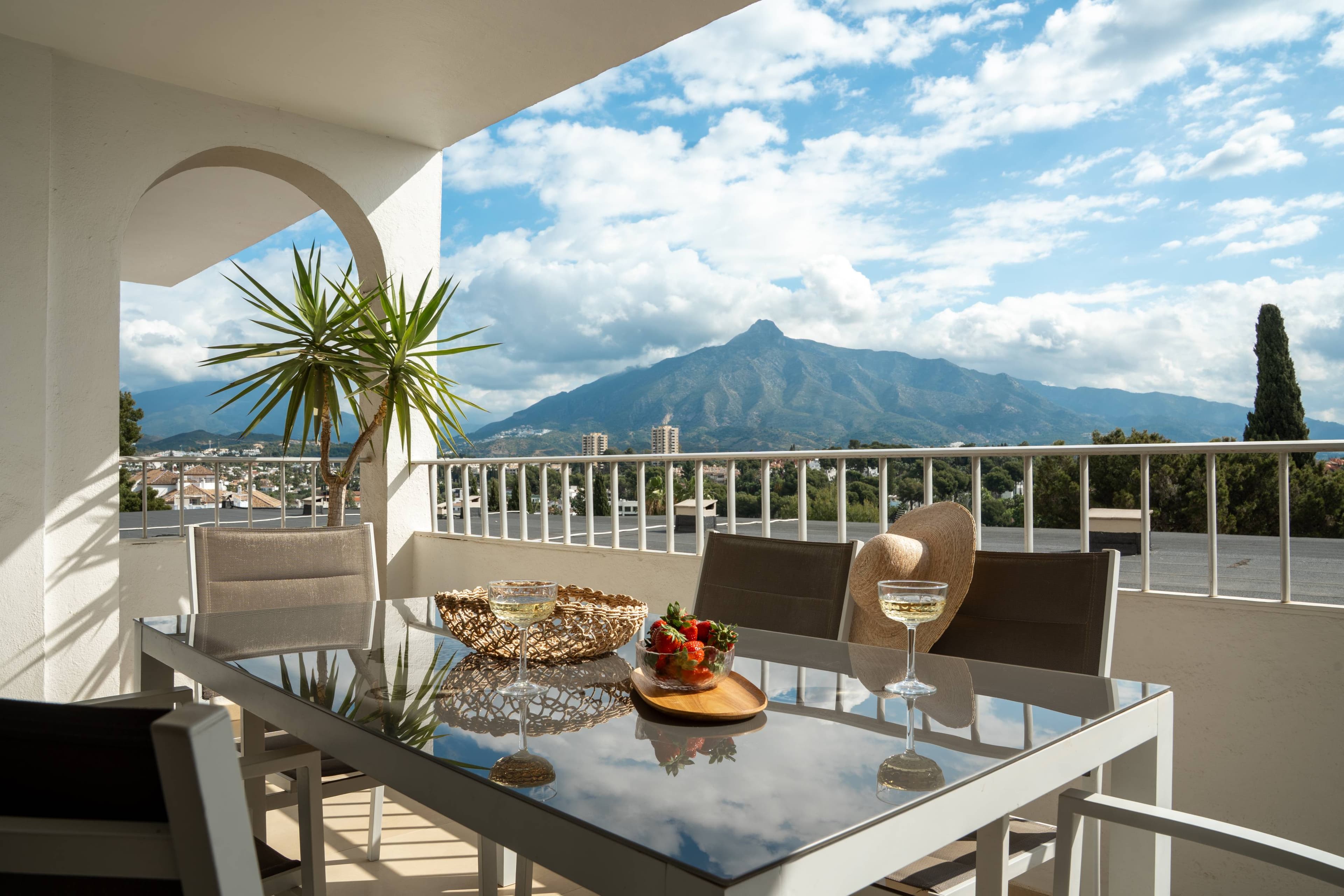 4-bed Apartment in Nueva Andalucia