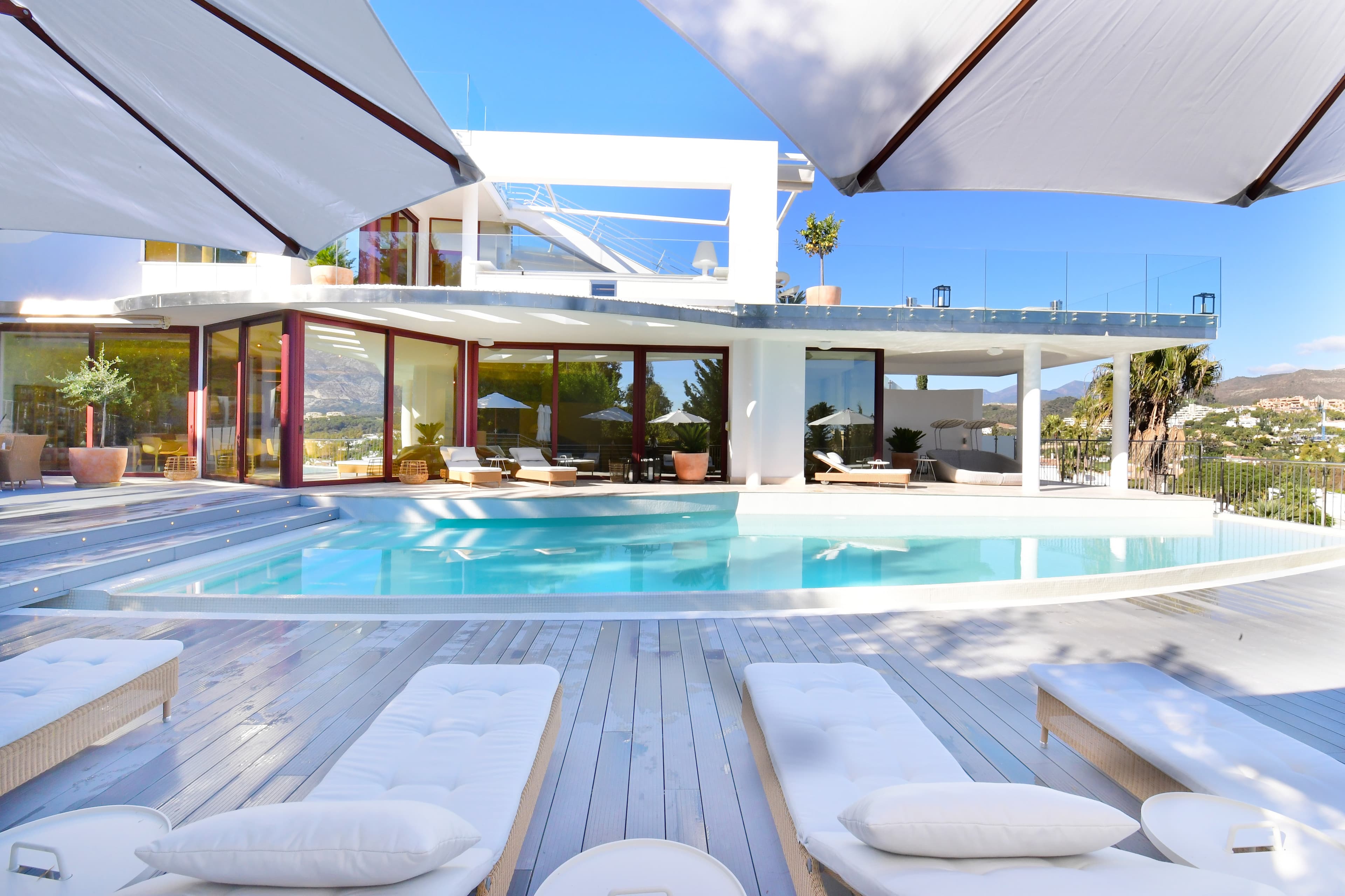 7-bed Villa in Nueva Andalucia