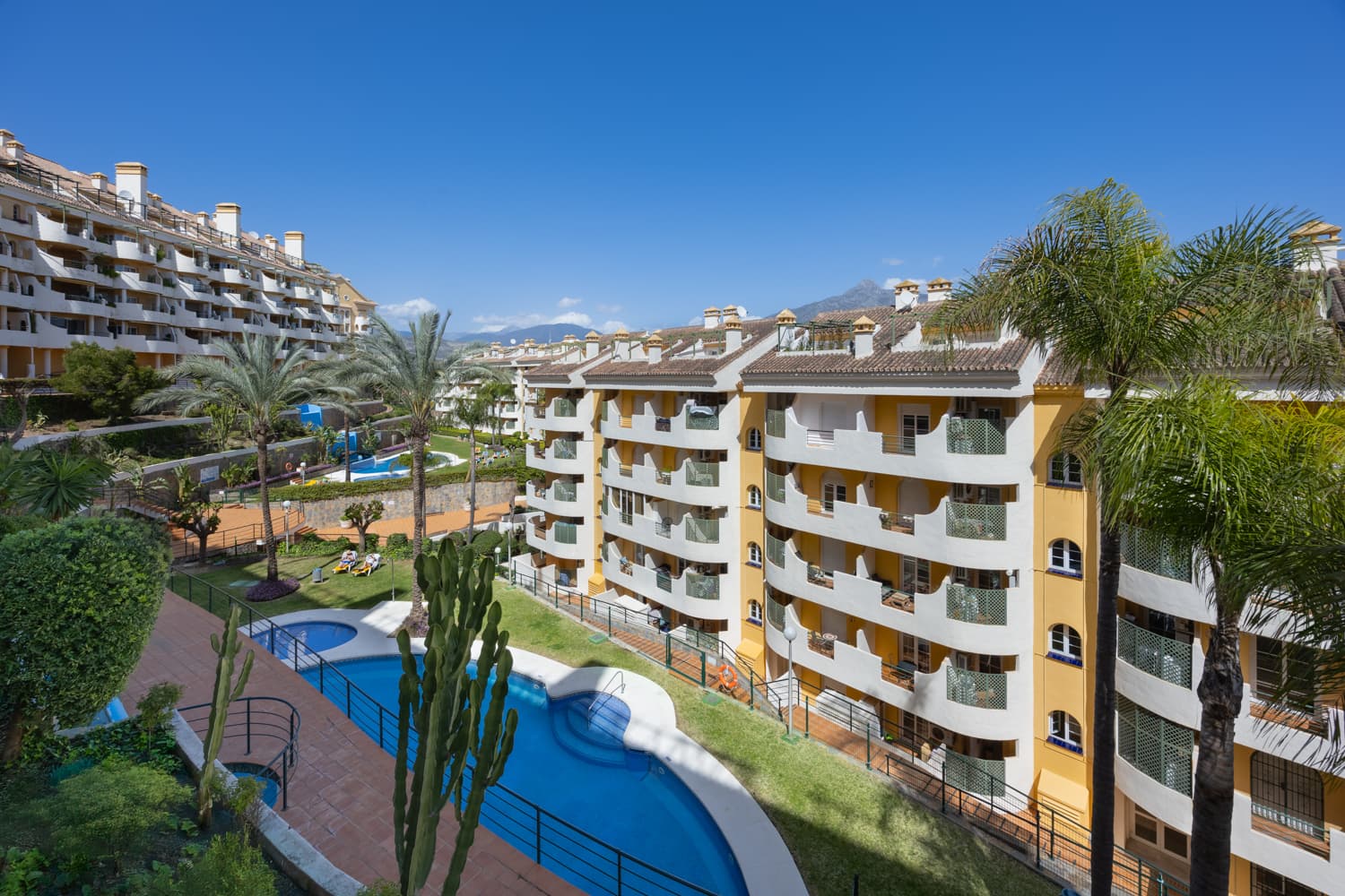 2-dorm. Apartamento en Nueva Andalucia