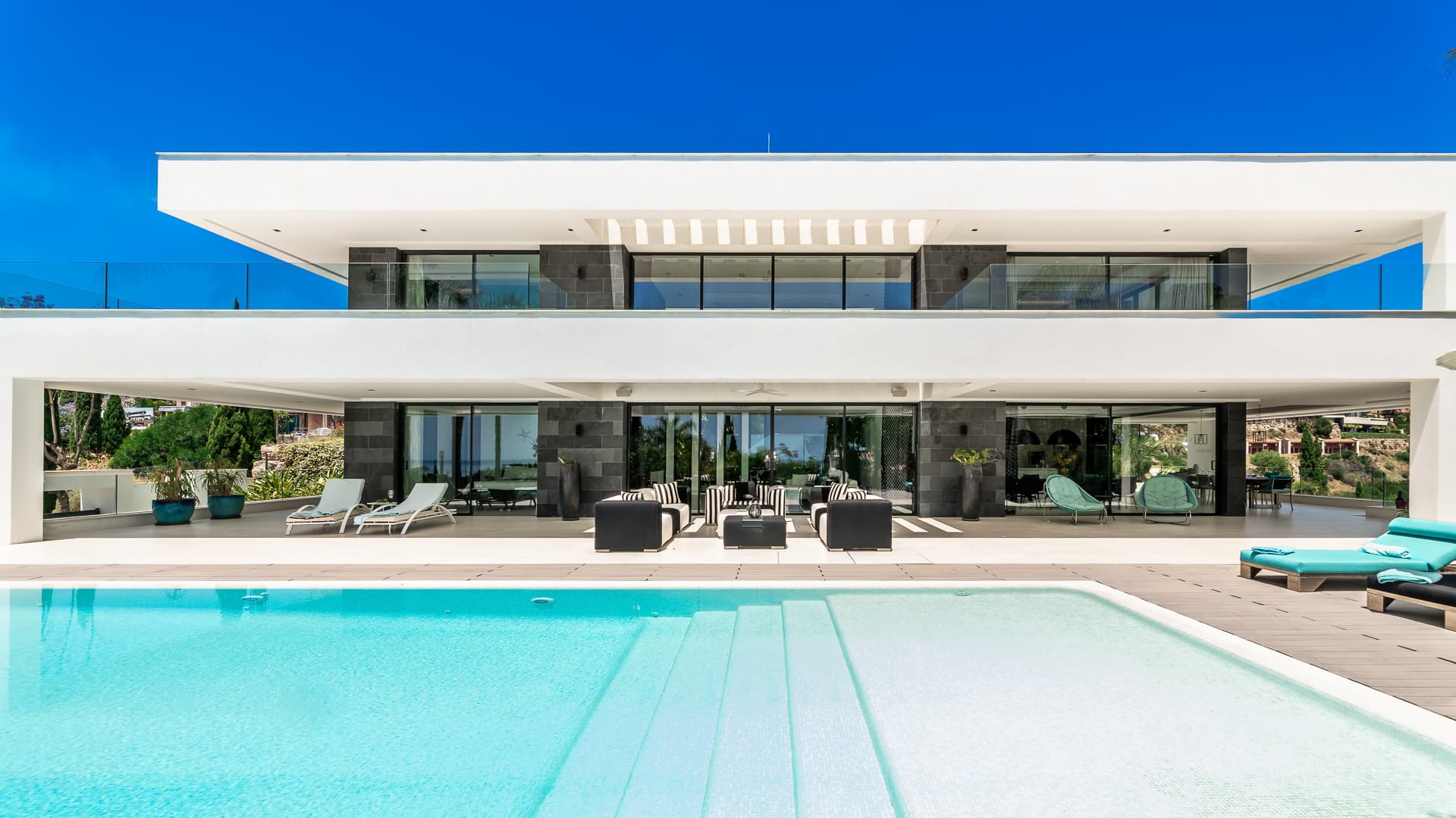 6-bed Villa in Los Flamingos Golf