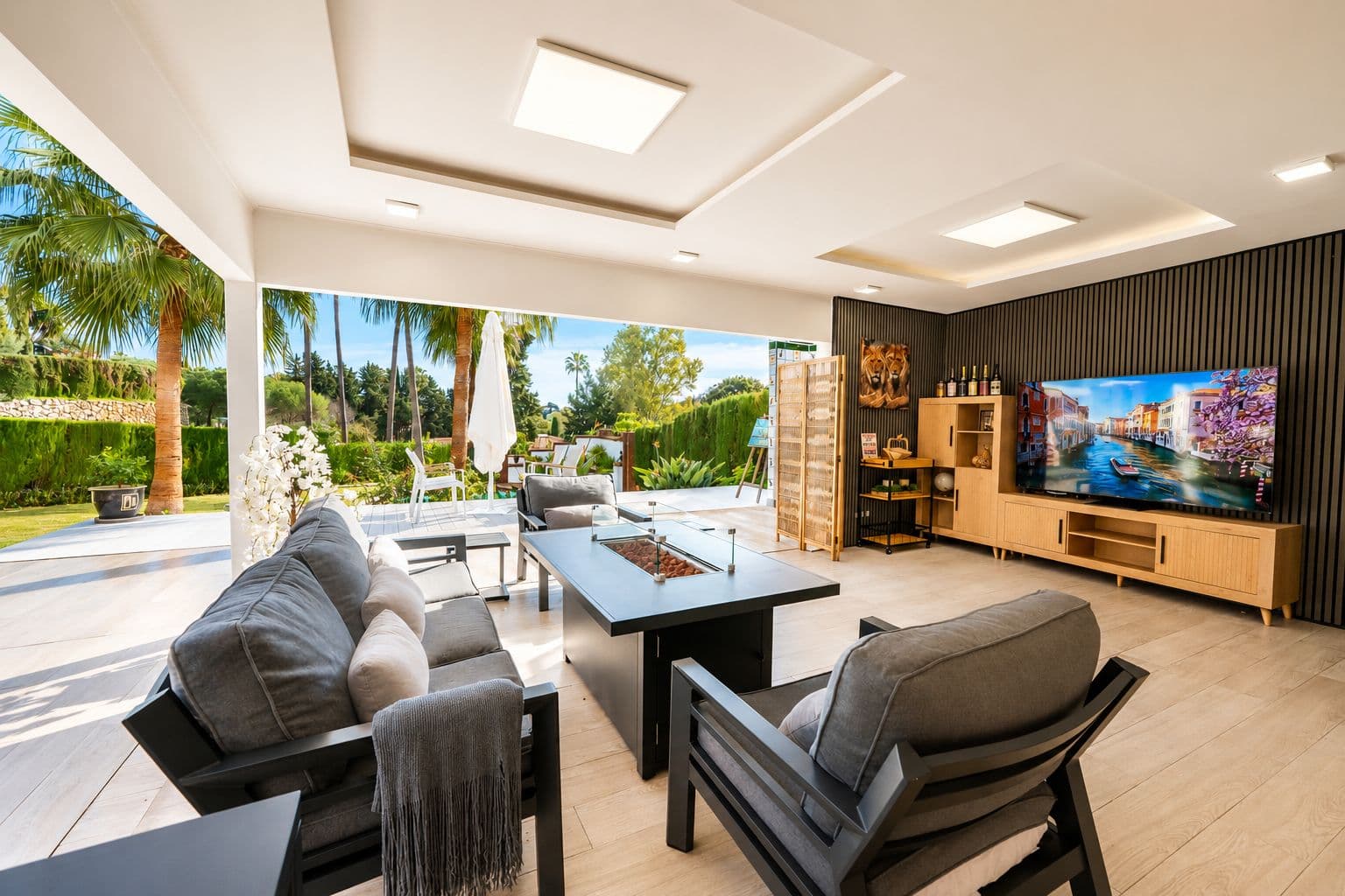 8-bed Villa in Estepona East