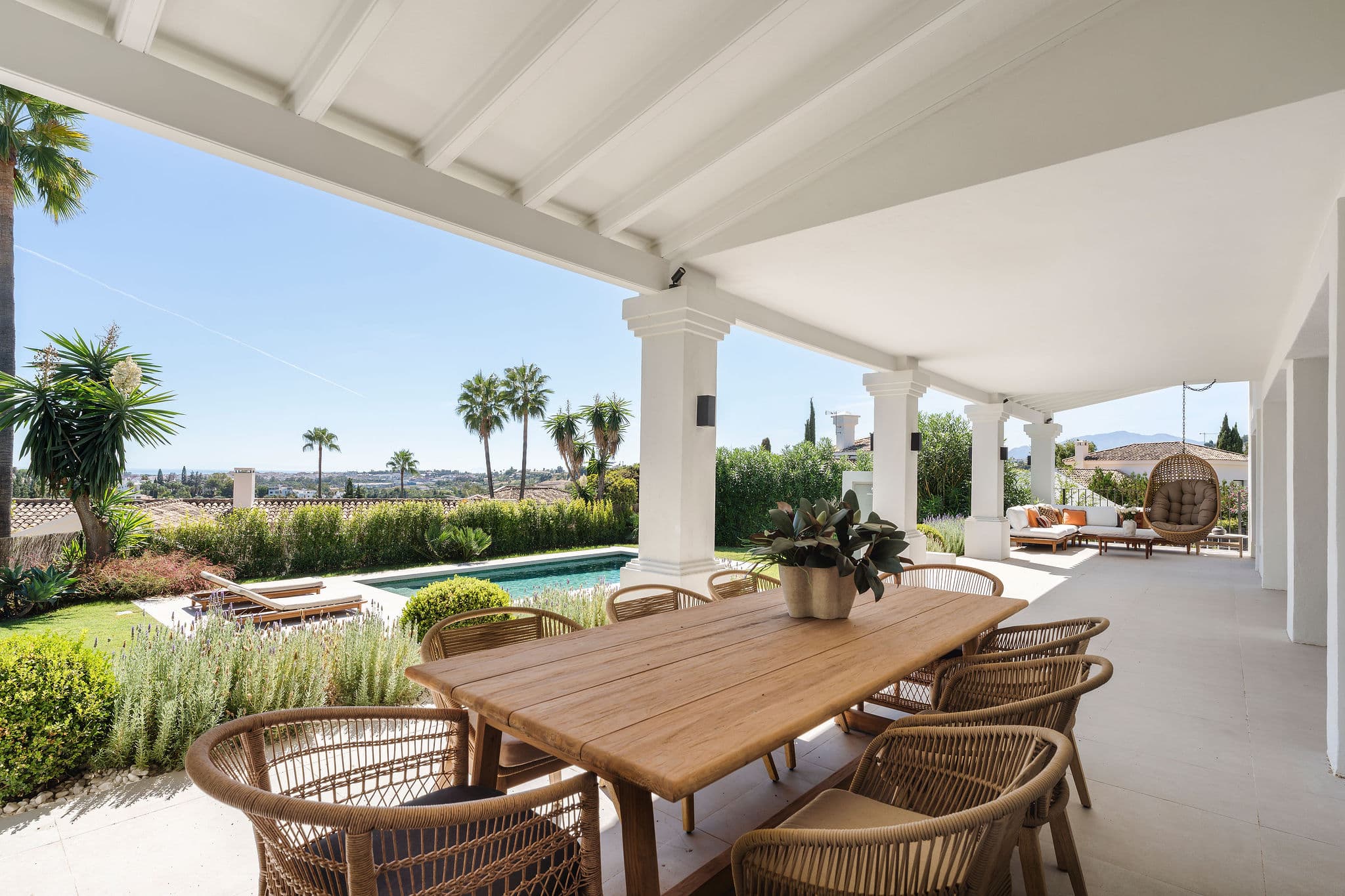 5-bed Villa in Nueva Andalucia