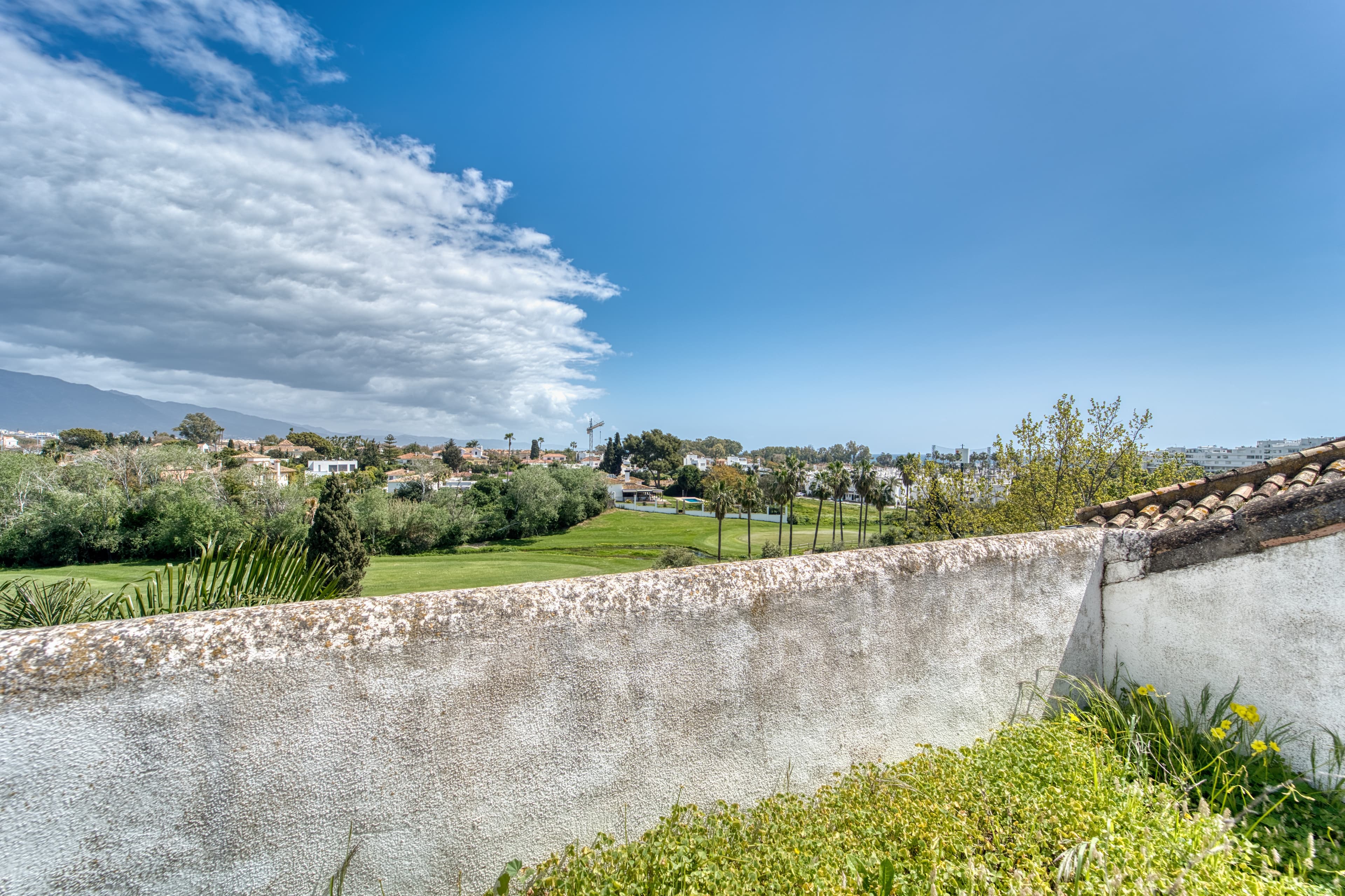 5-bed Apartment in Guadalmina Baja
