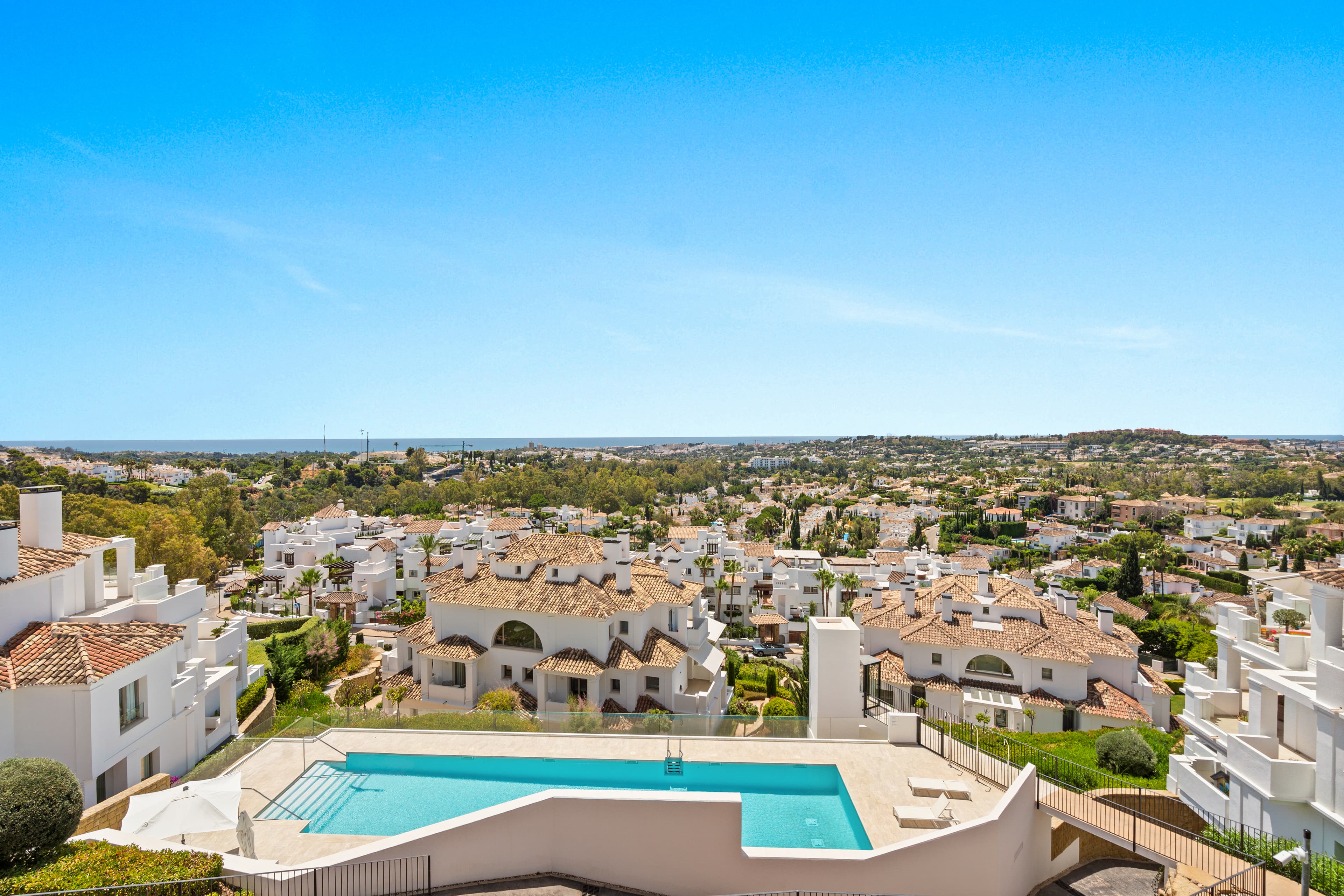 5-bed Apartment in Nueva Andalucia