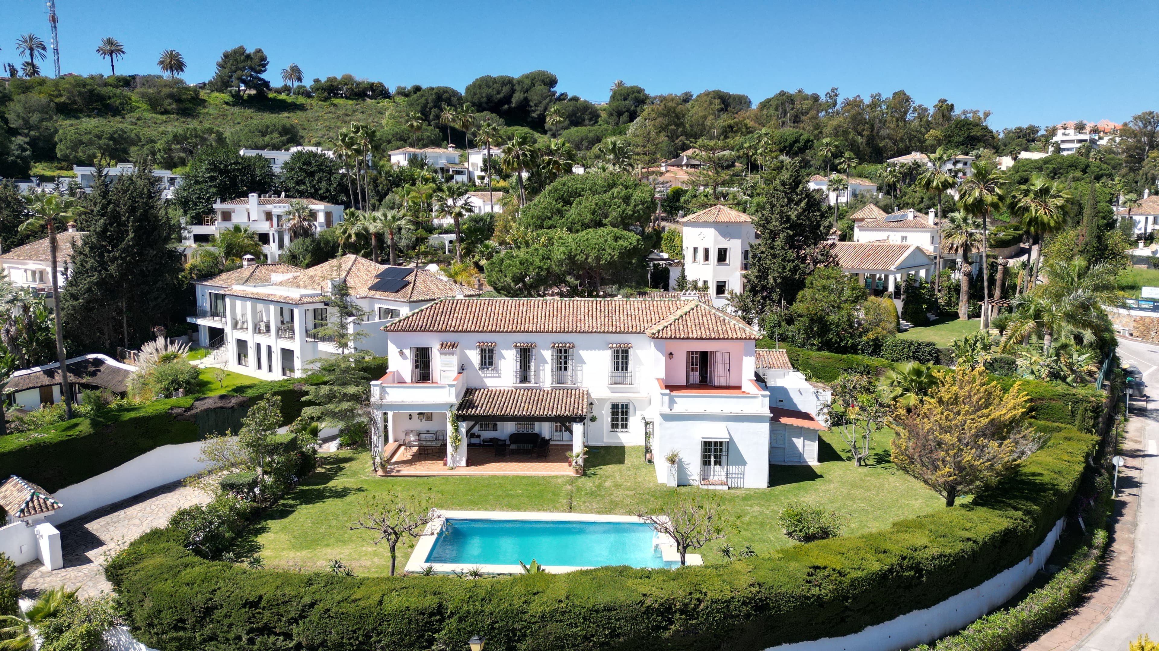 6-bed Villa in Nueva Andalucia