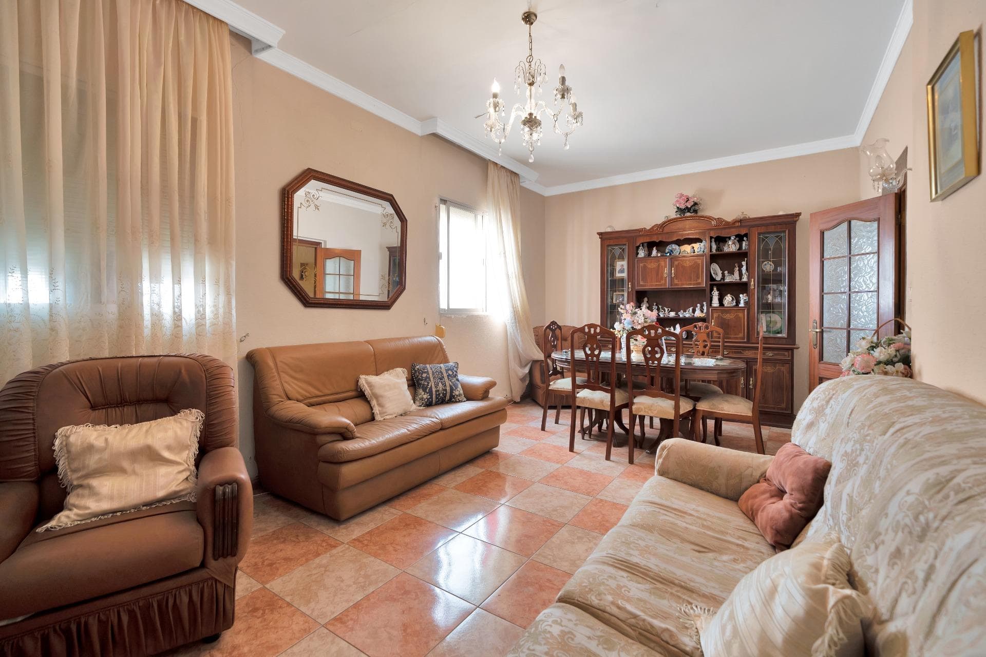 5-bed Villa in La Linea de la Concepcion