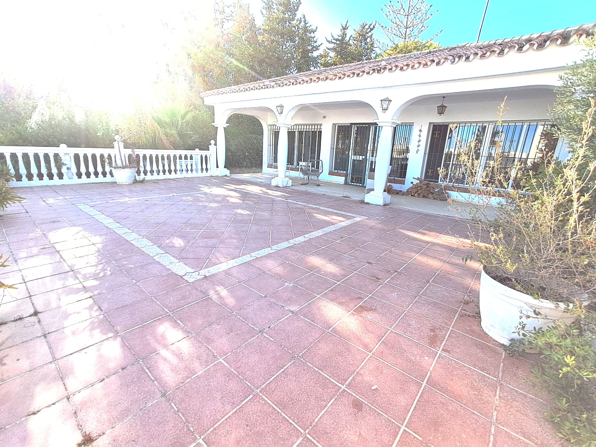 5-bed Villa in Estepona East