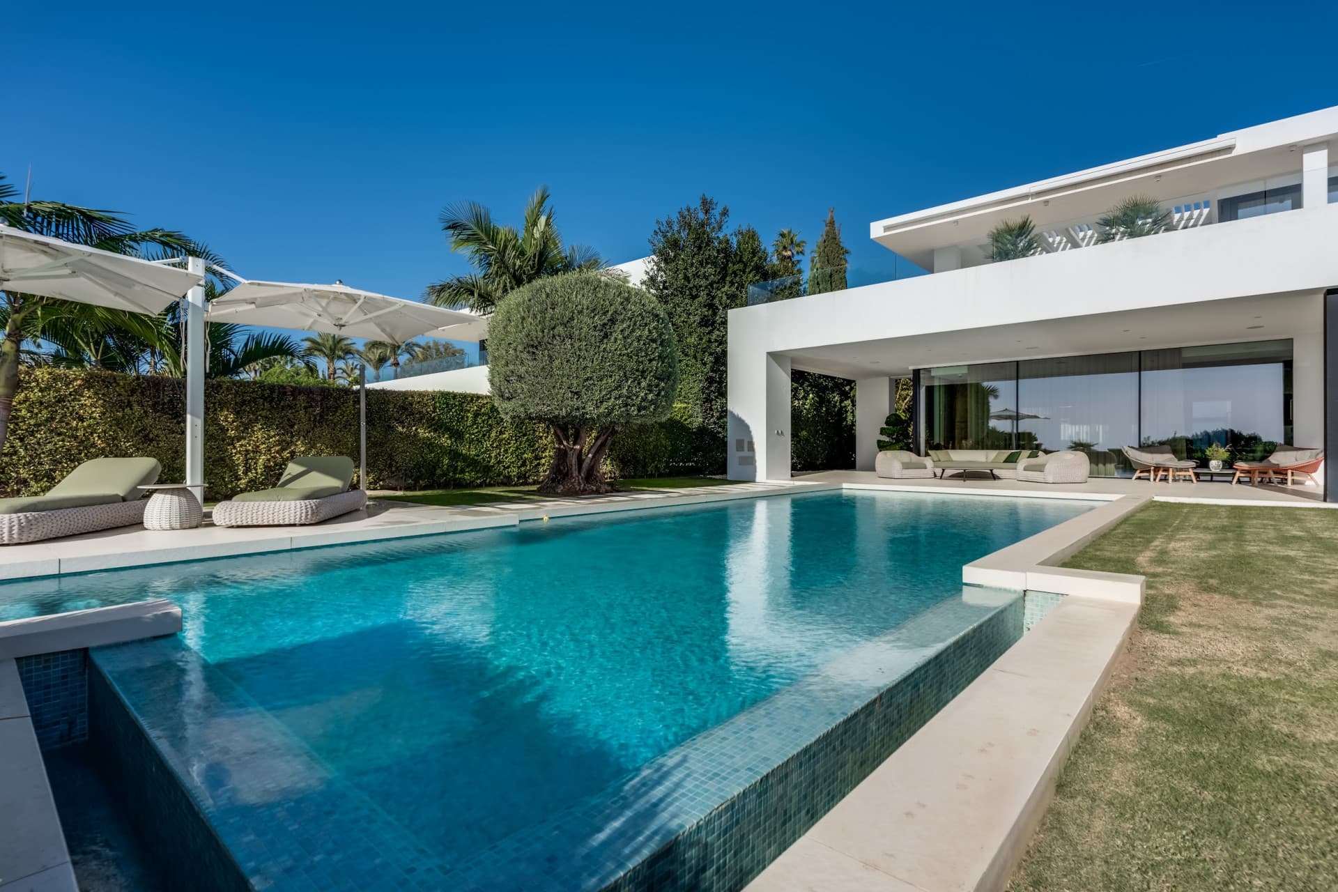 5-bed Villa in Marbella Golden Mile