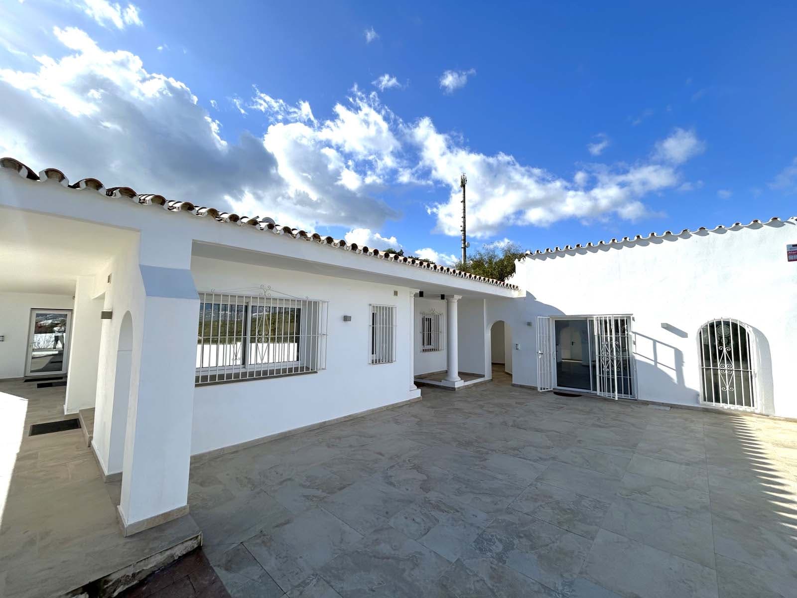 7-slaapk. Villa in El Faro de Calaburras