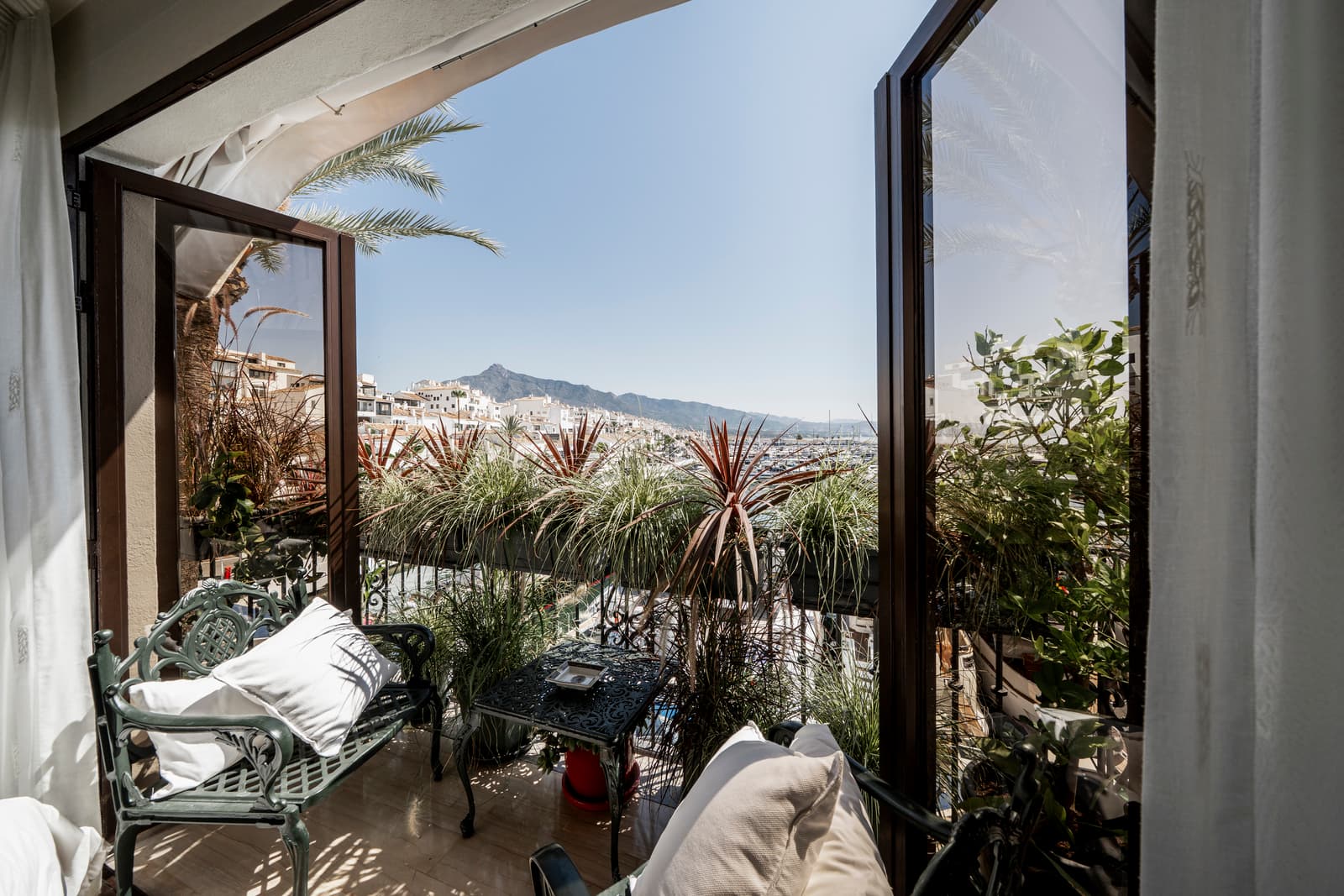 3-bed Apartment in Marbella - Puerto Banus