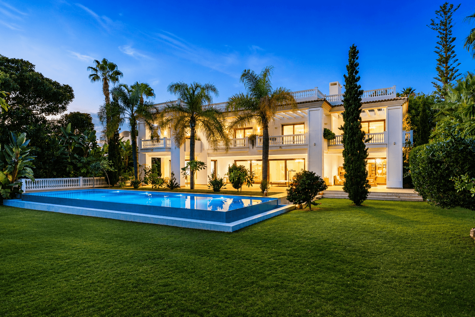 7-bed Villa in Estepona East
