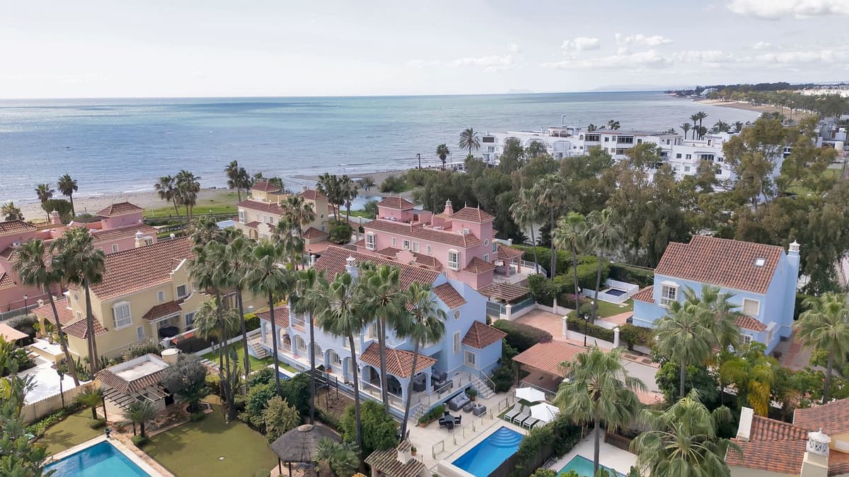 7-bed Villa in Marbella - Puerto Banus