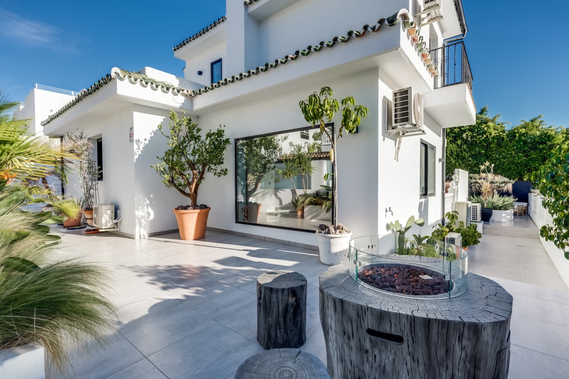5-bed Villa in Nueva Andalucia