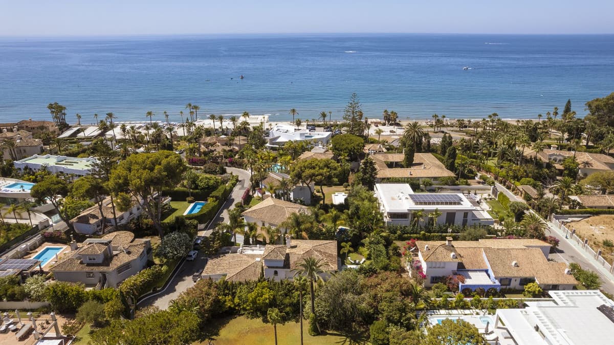 5-bed Villa in Marbella Este