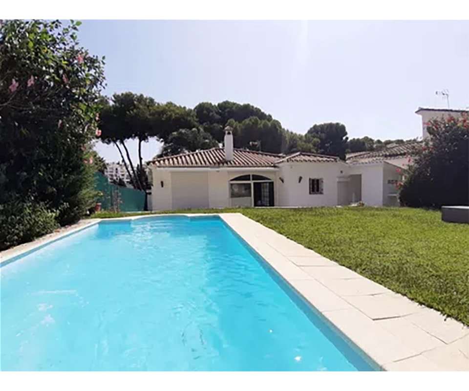 3-bed Villa in Nueva Andalucía