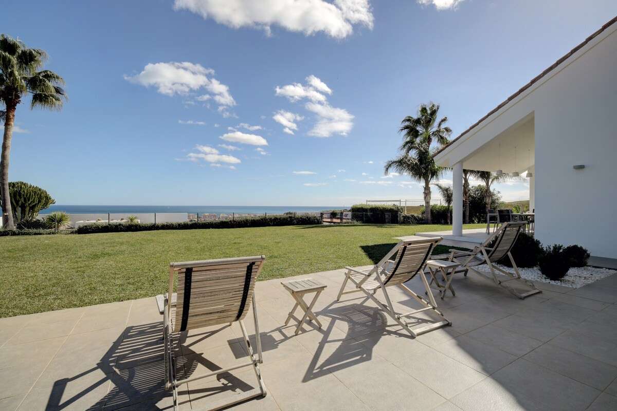 6-bed Villa in Manilva