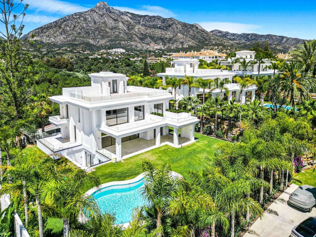 6-bed Villa in Marbella