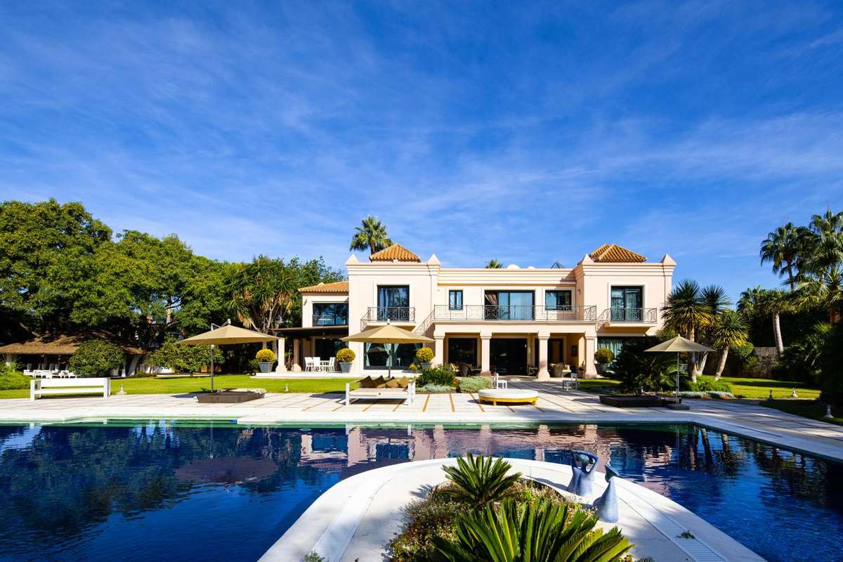 8-bed Villa in Estepona