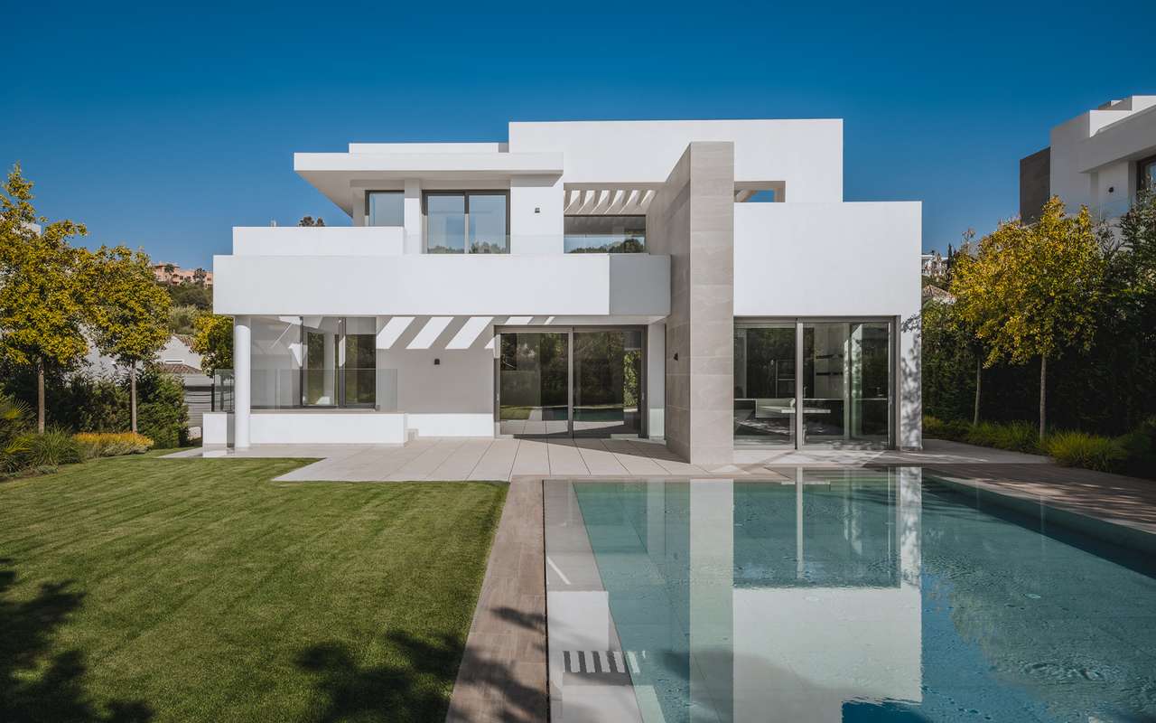 5-bed Villa in Estepona