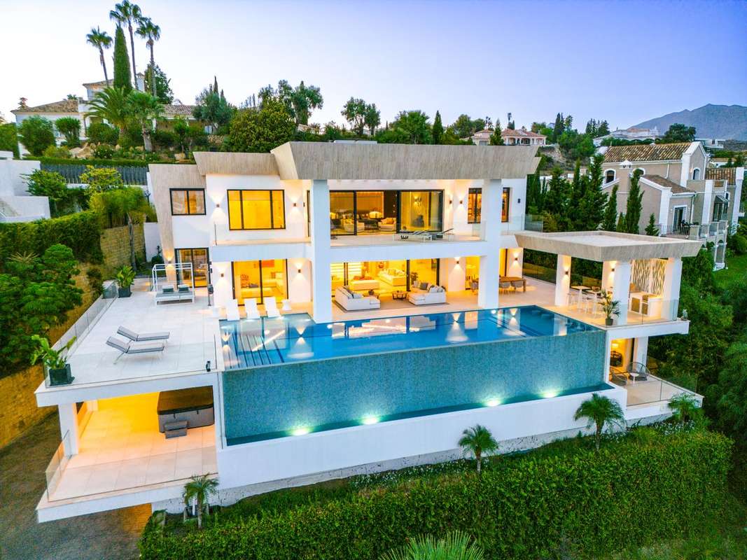 7-bed Villa in Estepona