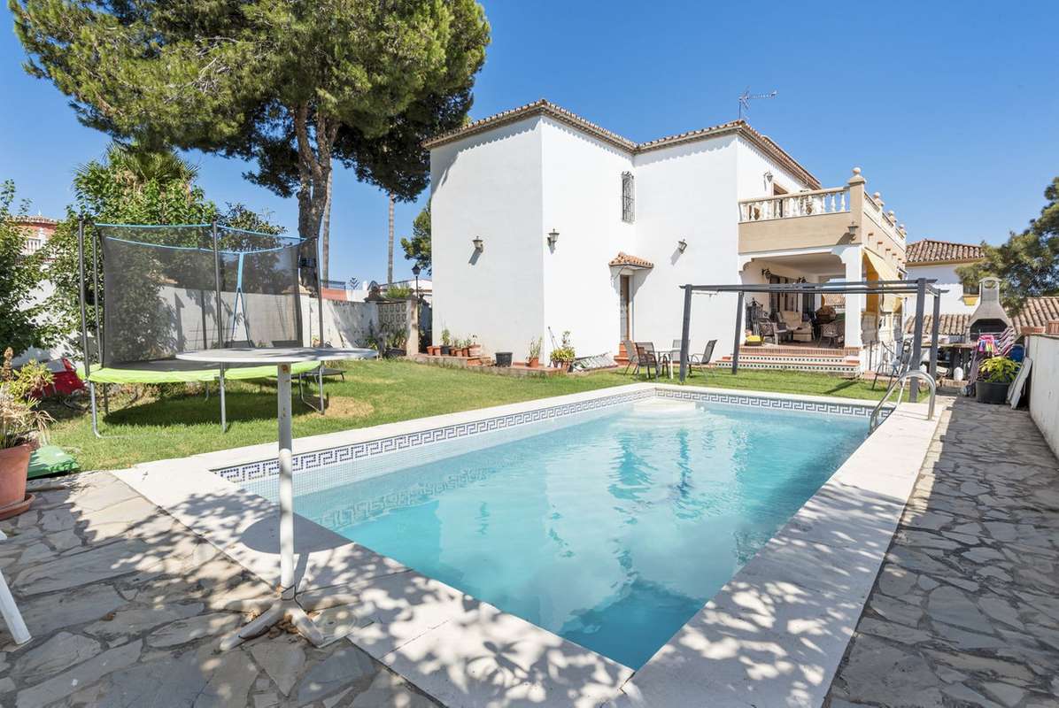 6-bed Villa in Estepona