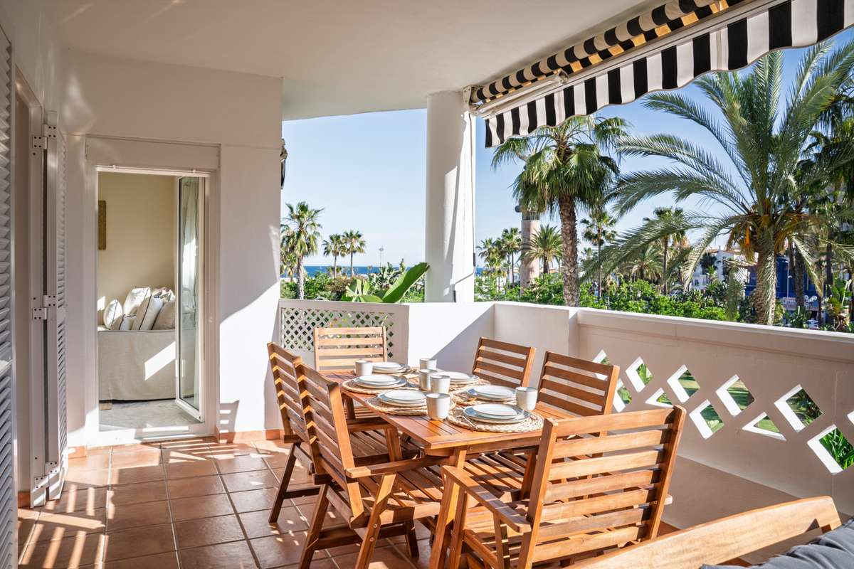 4-bed Apartment in Nueva Andalucía