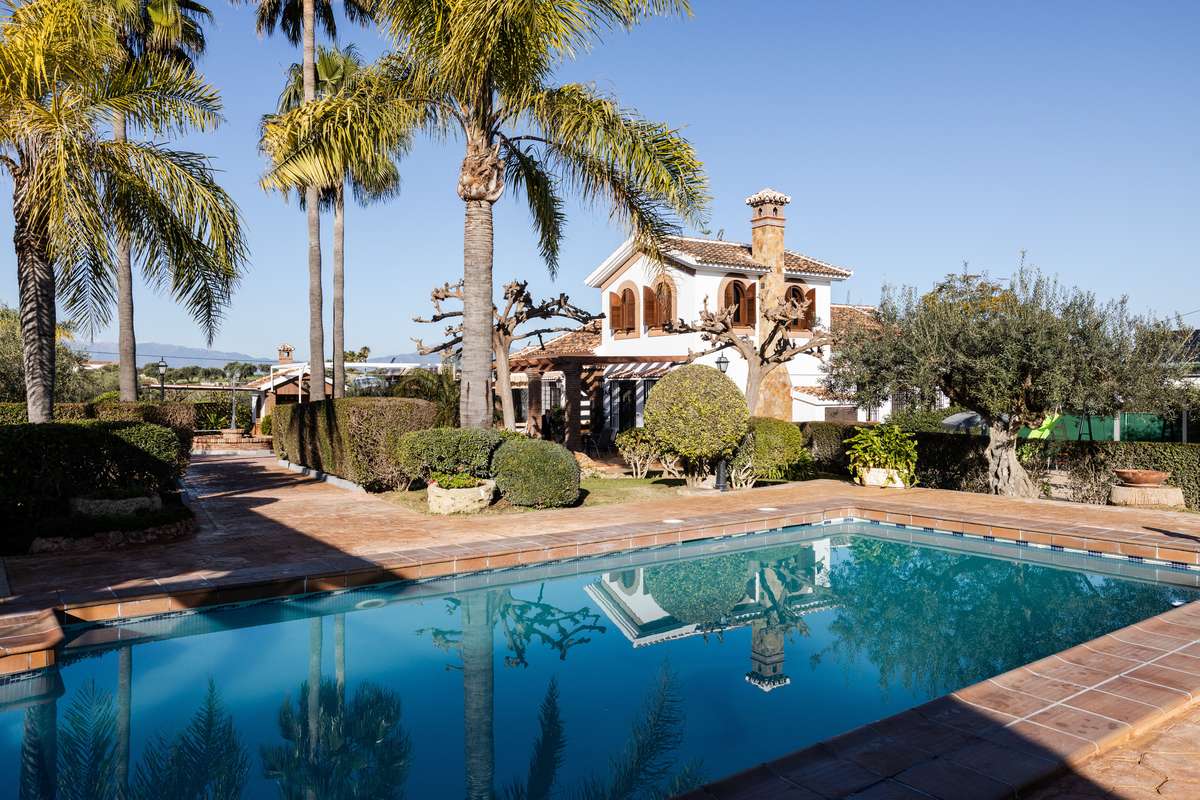 5-bed Townhouse in Centro