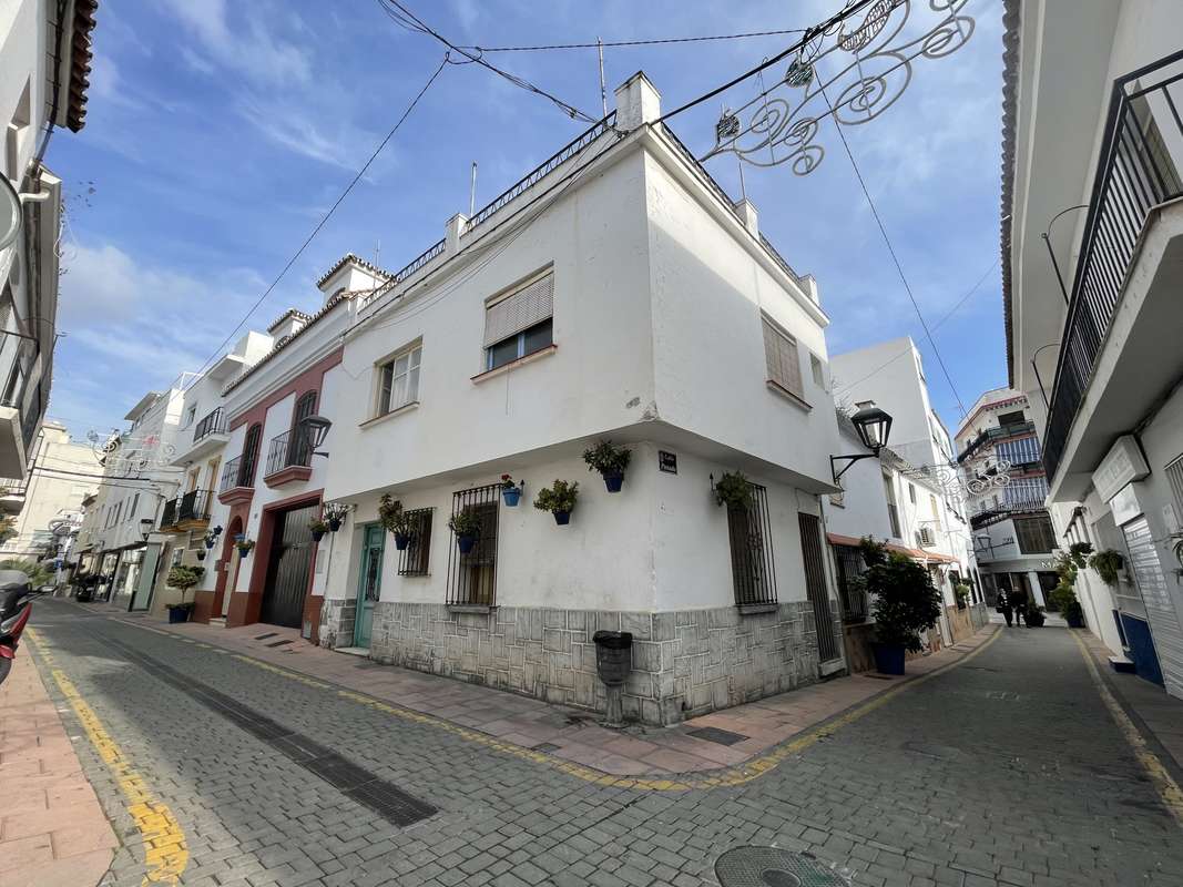 8-bed Villa in Estepona