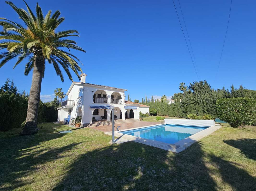 5-bed Villa in Estepona