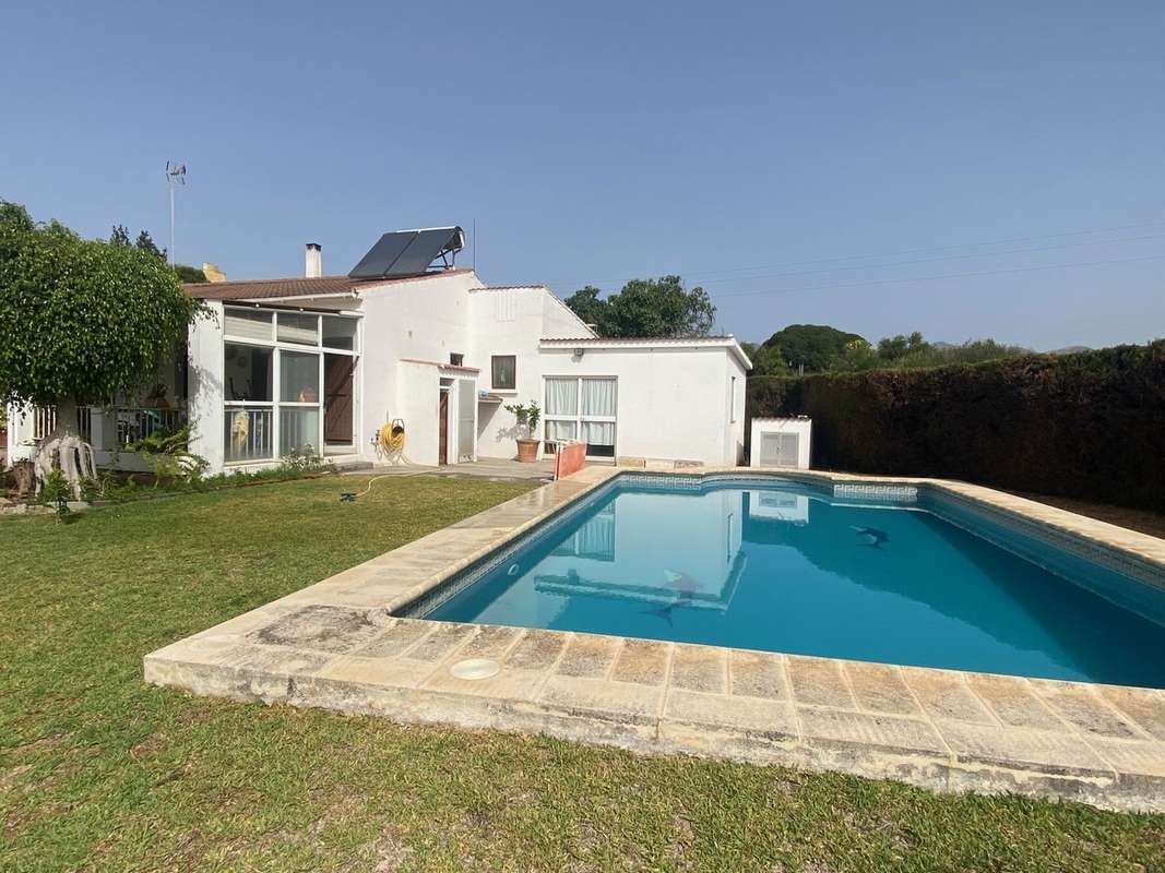 5-bed Villa in Estepona