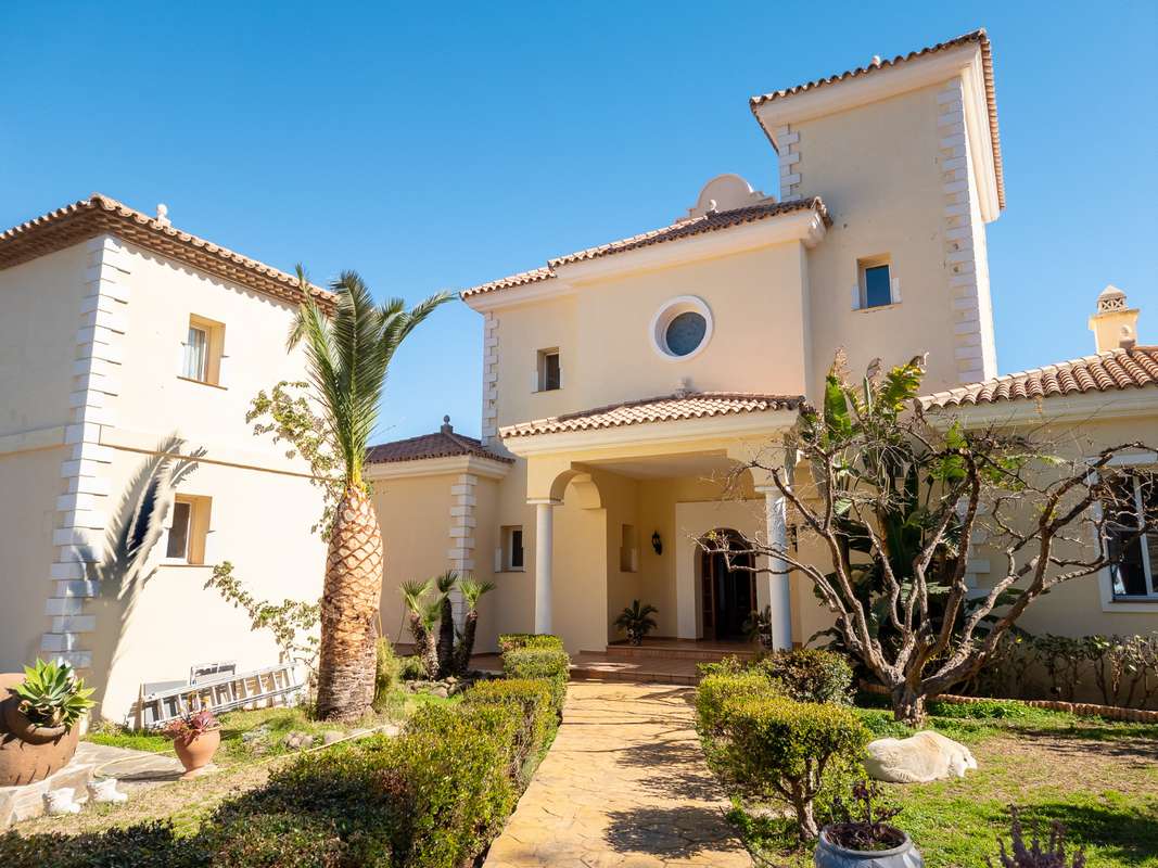 7-bed Villa in Estepona