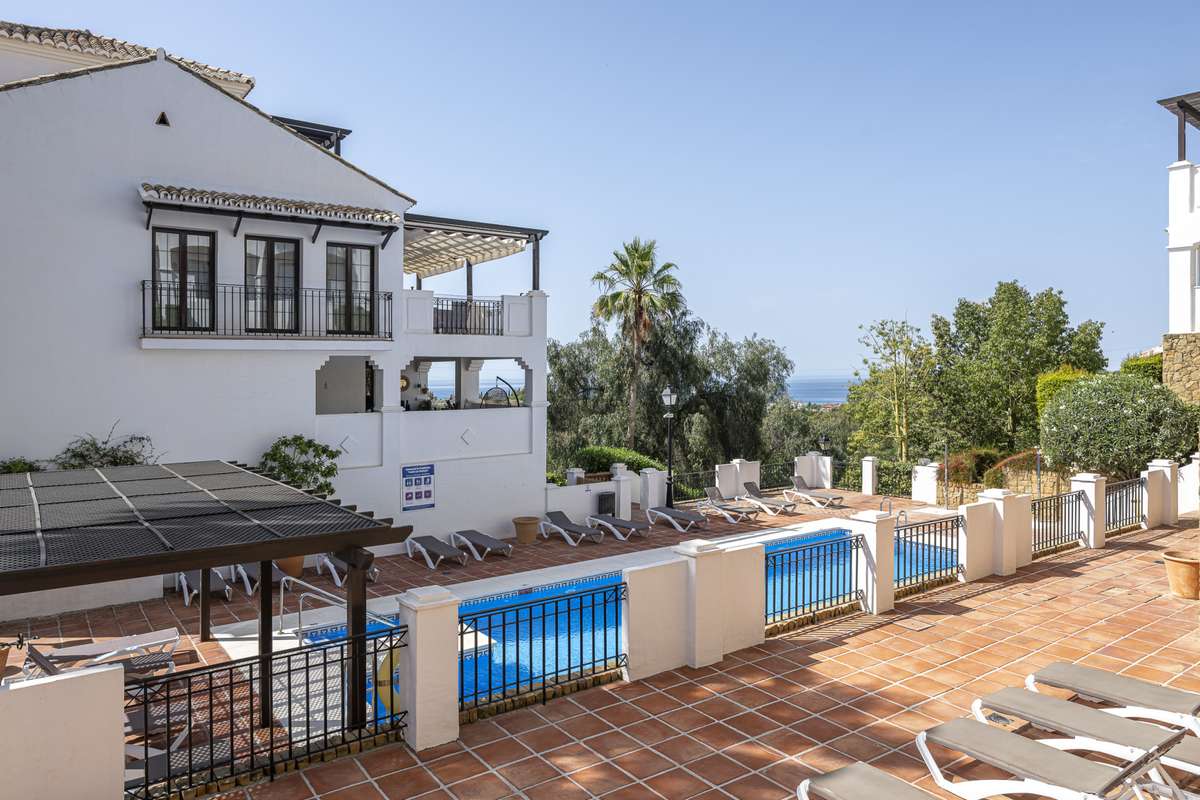 4-bed Apartment in Los Monteros