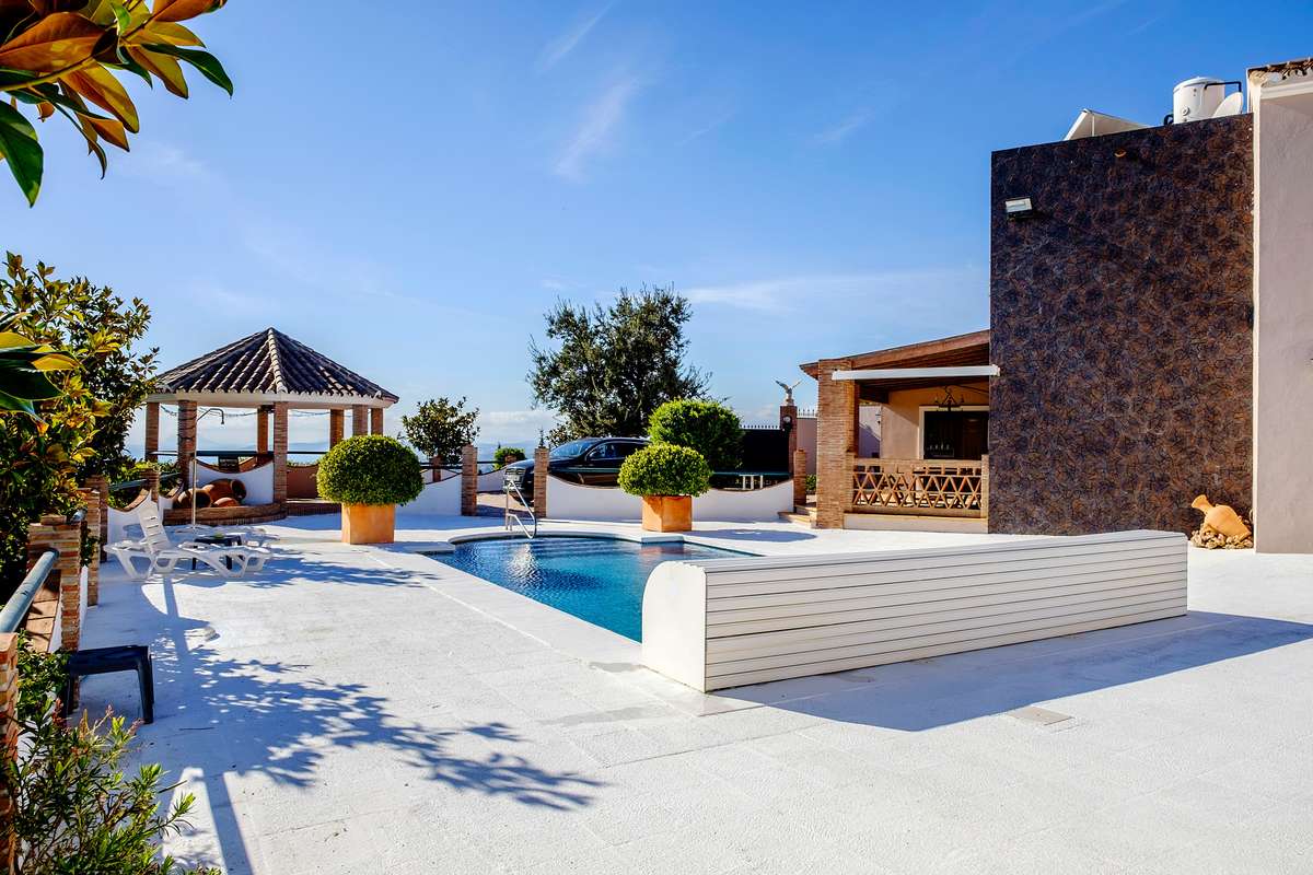 6-bed Villa in Estepona