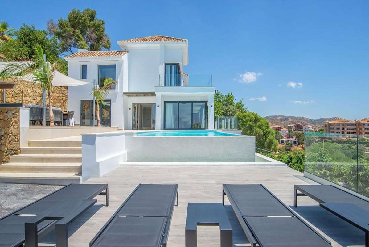 7-bed Villa in Marbella Este