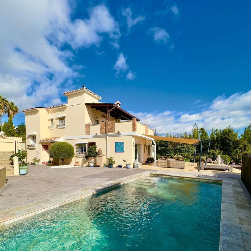 6-bed Villa in Estepona