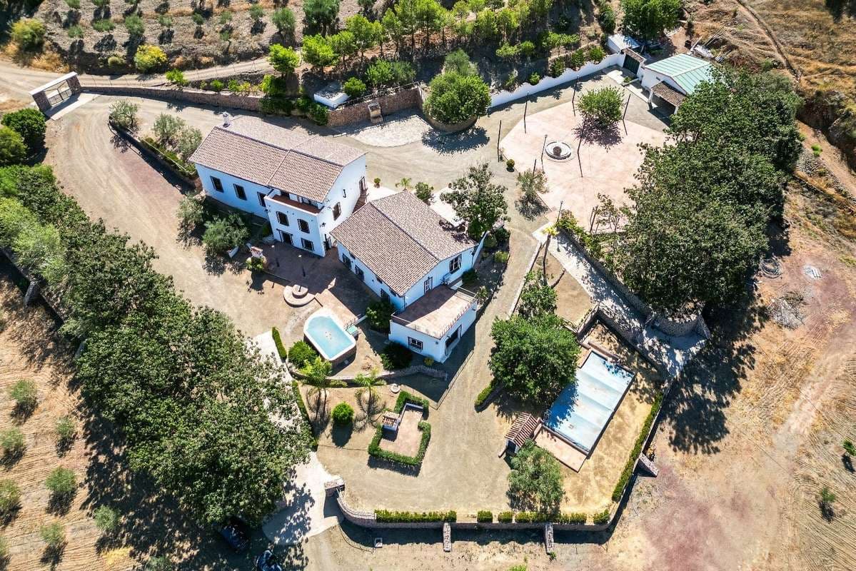9-bed Villa in Málaga
