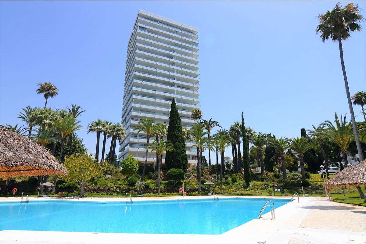 3-bed Apartment in Los Monteros