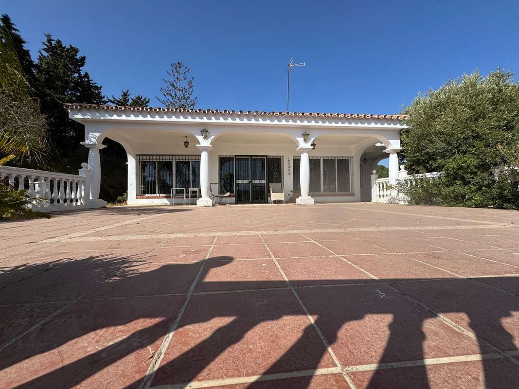 5-bed Villa in Estepona
