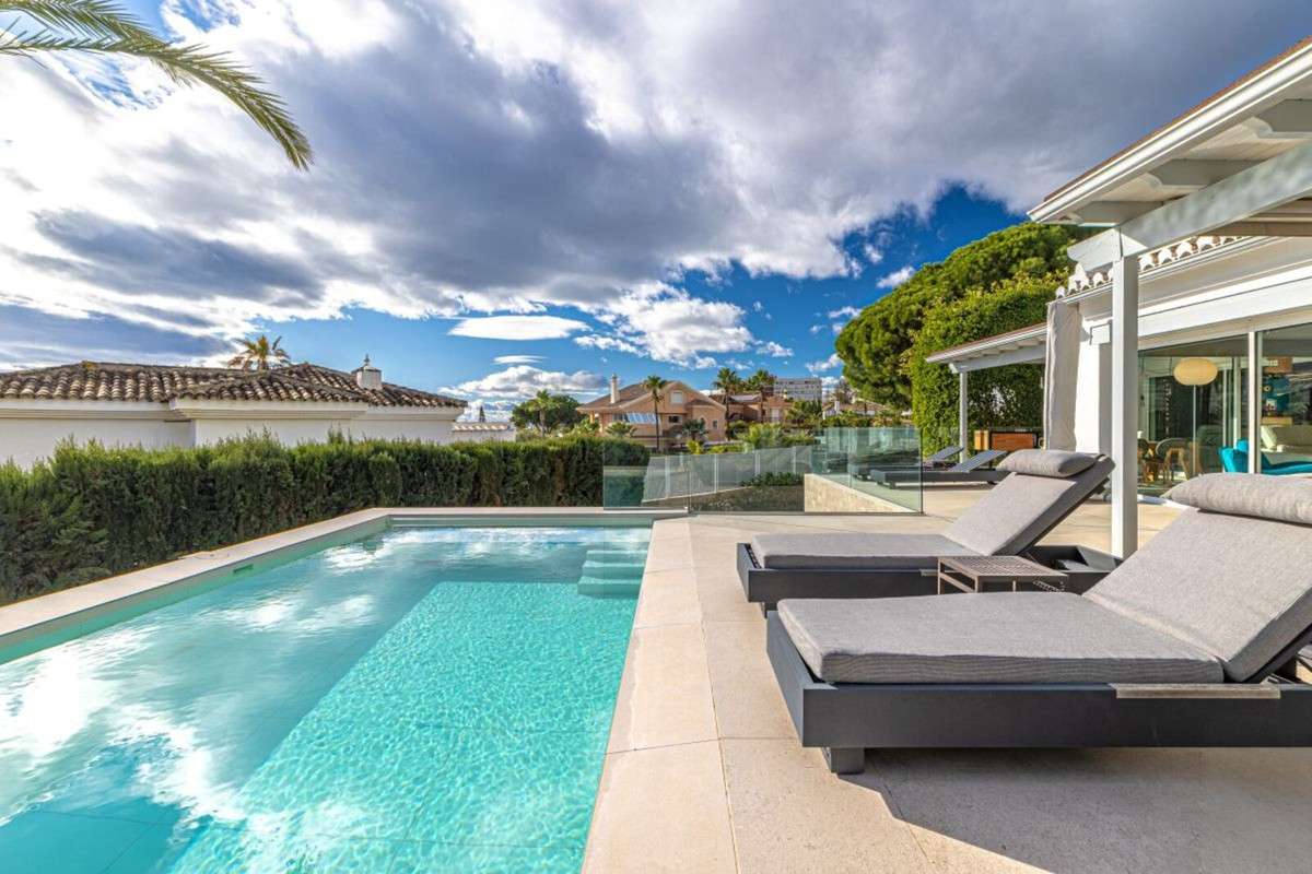 5-bed Villa in Marbella Este