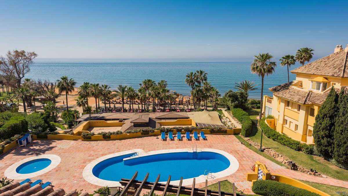 4-bed Apartment in Los Monteros