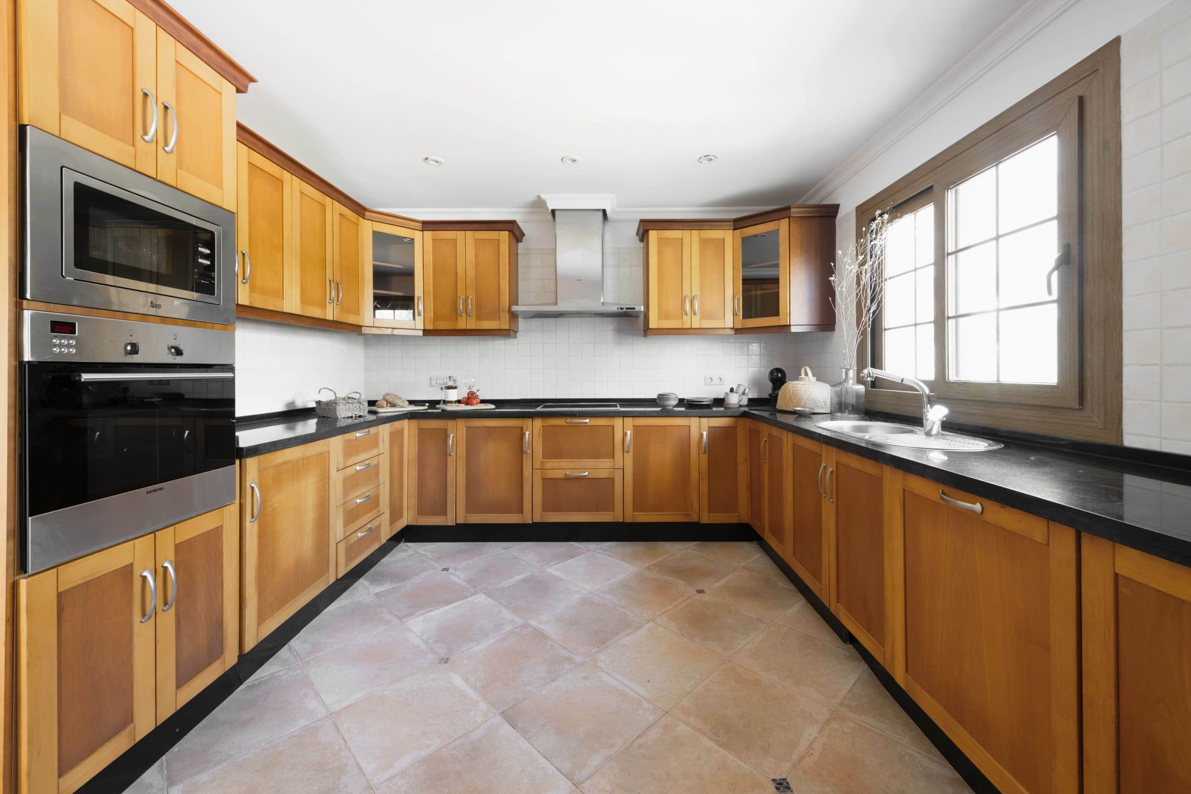 5-bed Villa in Estepona