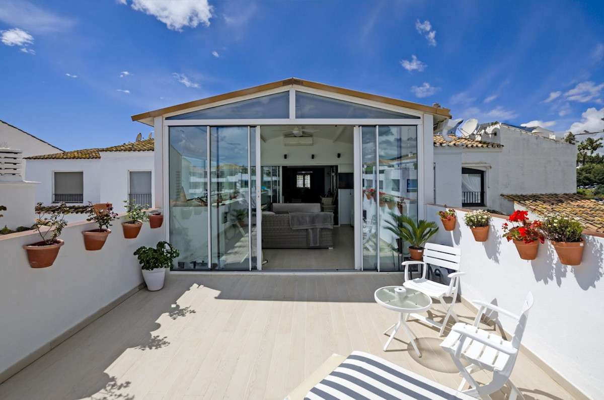 3-bed Apartment in Nueva Andalucía