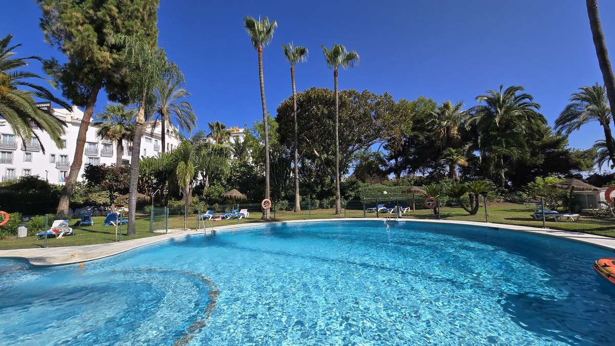3-bed Apartment in Nueva Andalucía